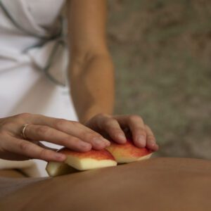 Kehahoolitsus värskete õunte ja sooja õlimassaažiga 60 min